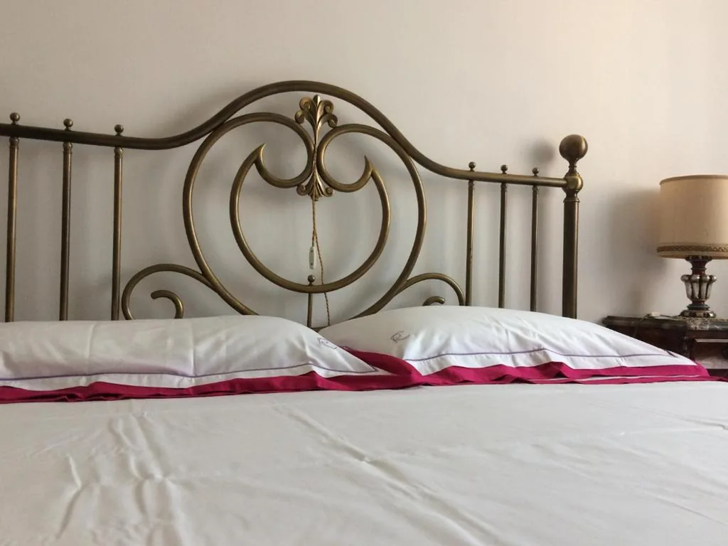 Queen Room with Shared Bathroom — B&B Pergolesi