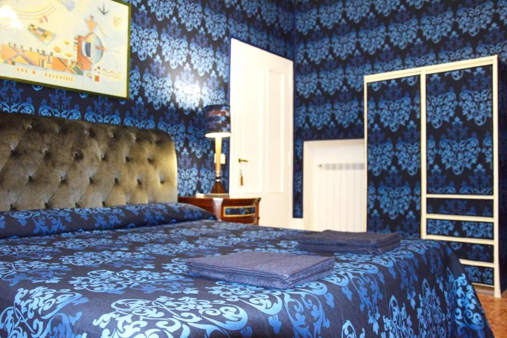 Camera Queen con Bagno in Comune — Venice Rainbow Apartment San Marco
