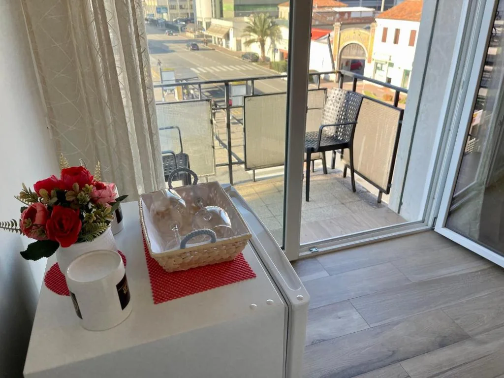 Camera Queen con Balcone — ARBI VENICE STATiON