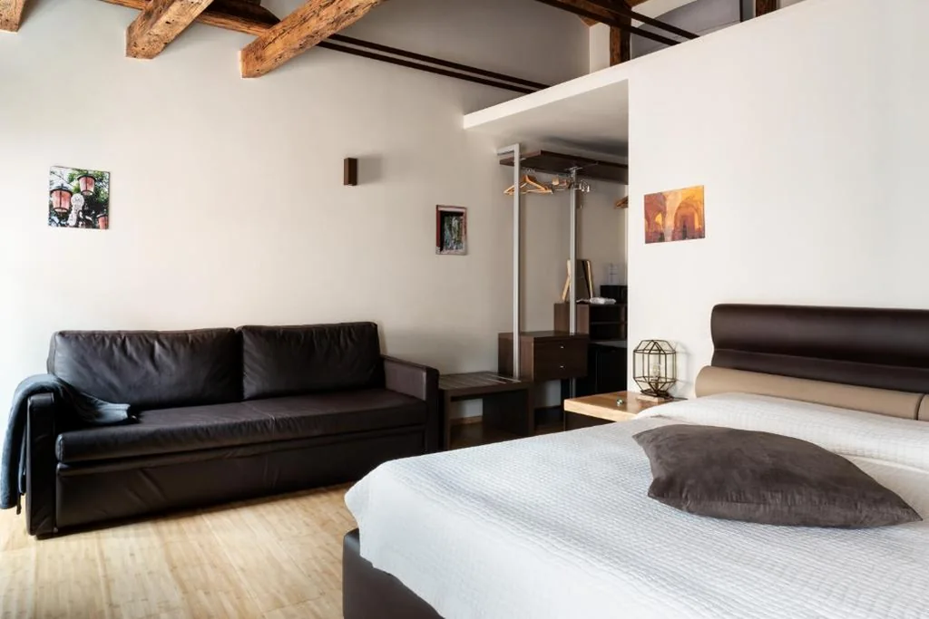 Queen Room with Hot Tub — B&B Casin dei Nobili