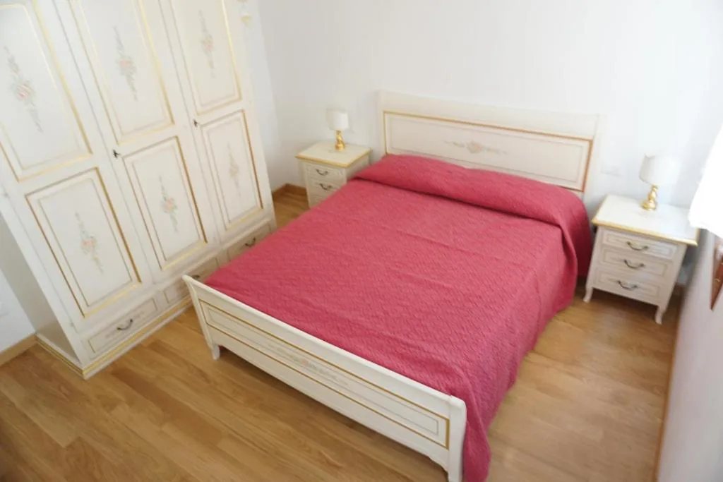 Camera Queen con Vasca Idromassaggio — B & B Nina