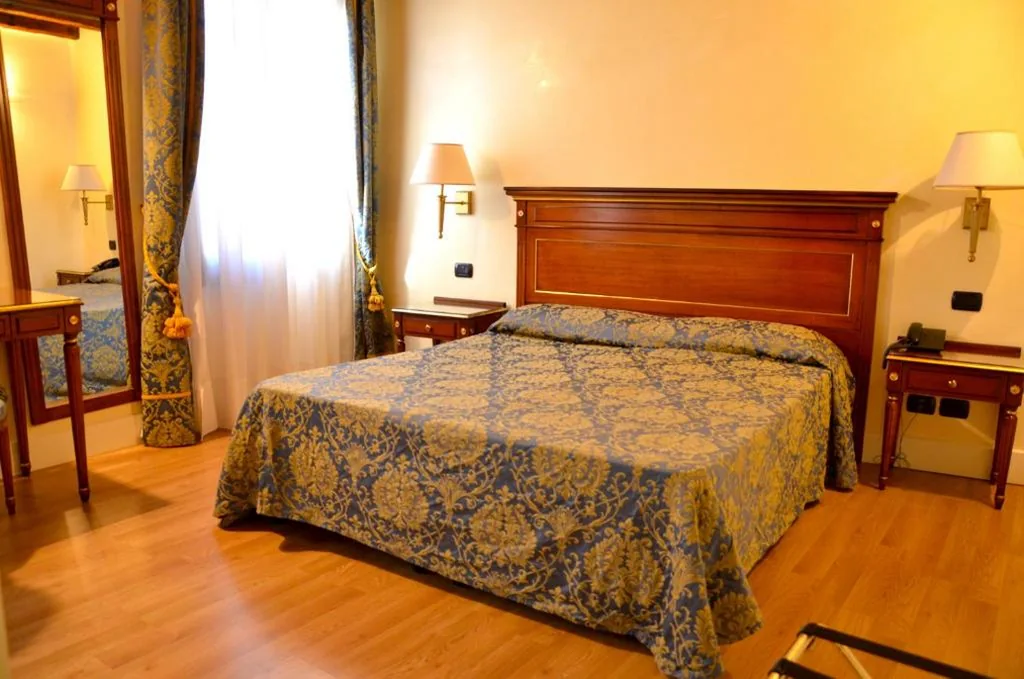 Camera Queen con Vista Canale — B&B Le Marie