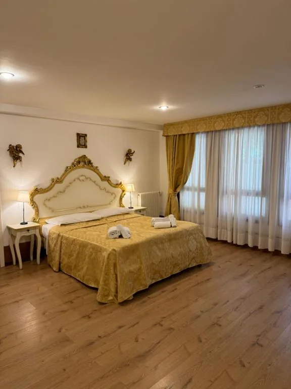 Camera Queen con Vista Giardino — Dimora Veneziana Rooms