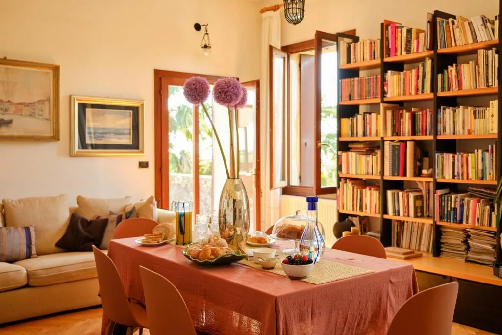 Queen Room with Garden View — Villa Montalban Ghetti – La Fiorita
