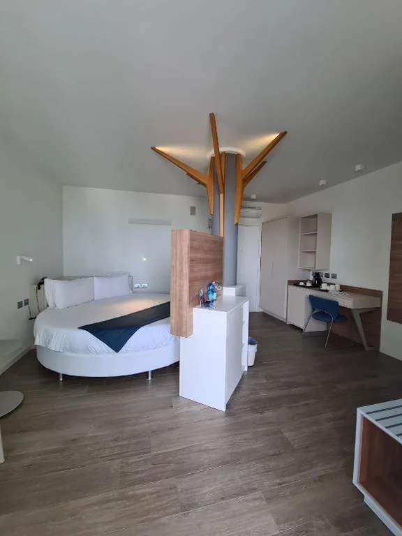 Camera Queen con Vista Mare — Hesperia Hotel & Residence