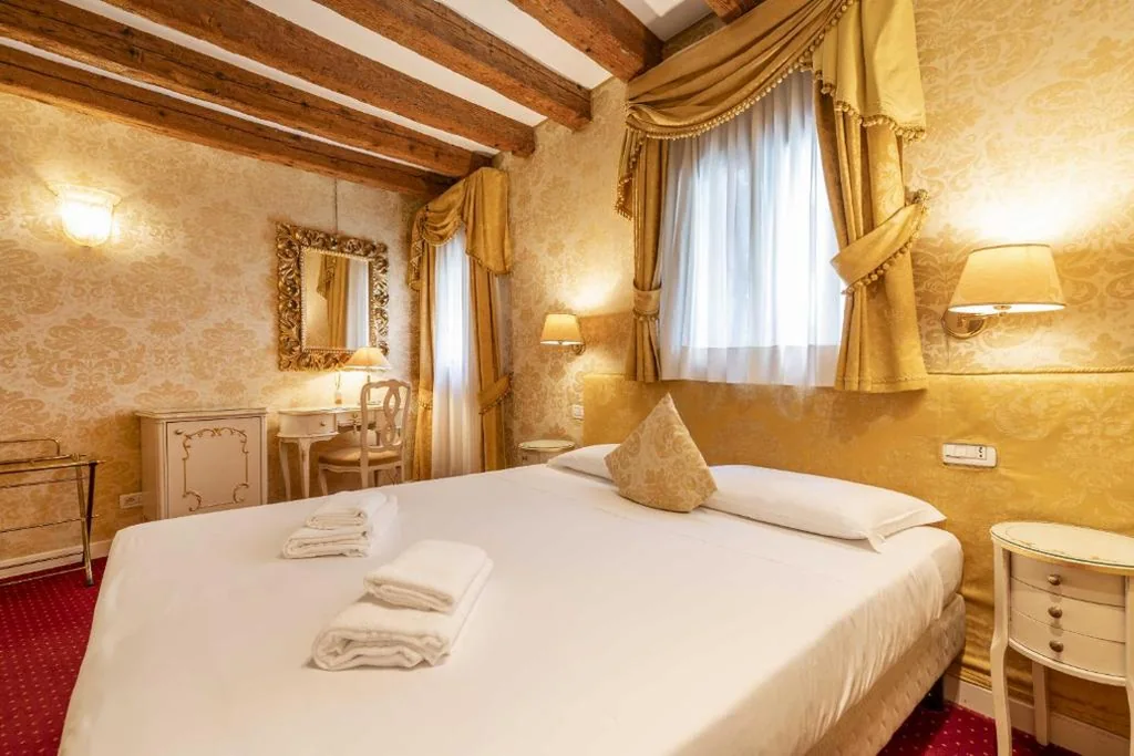 Deluxe Queen Room — Residence Ca’ di Malta Arsenale by Wonderful Italy