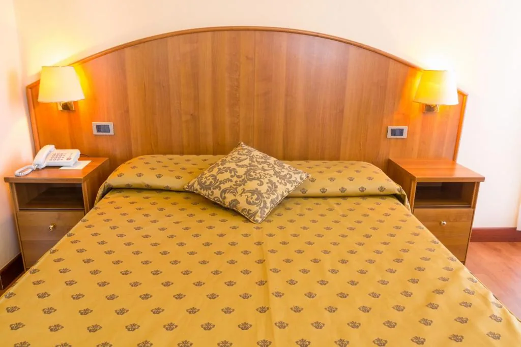 Queen Economy Room — Hotel Principe