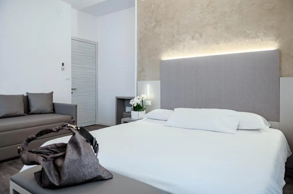 Queen Room — Hotel Etna
