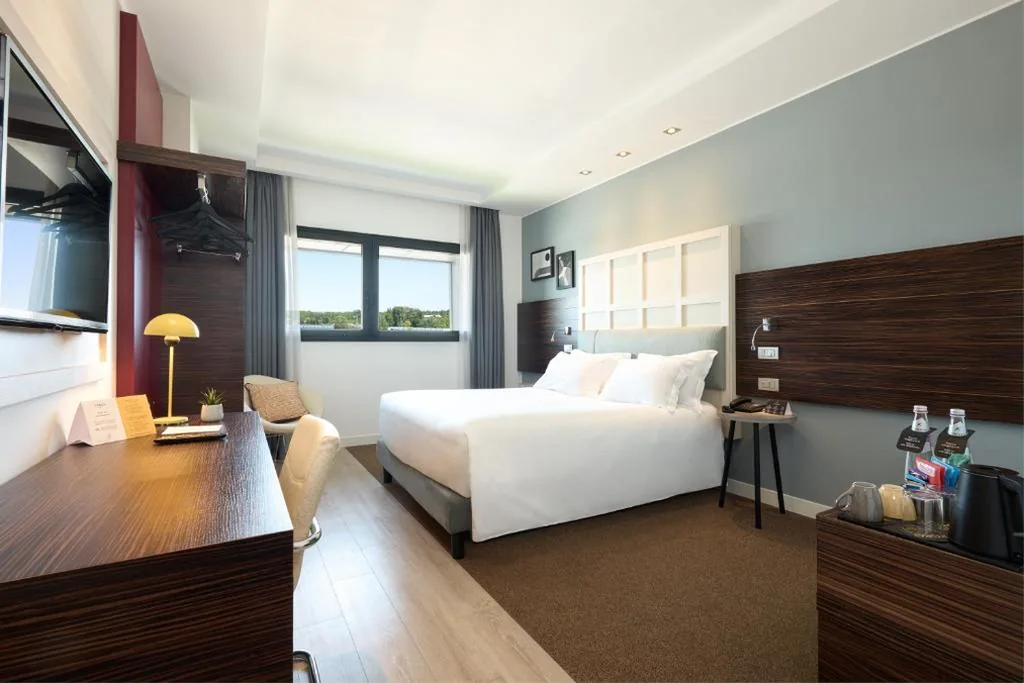 Standard Queen Room with Disability Access — voco Venice Mestre – The Quid by IHG