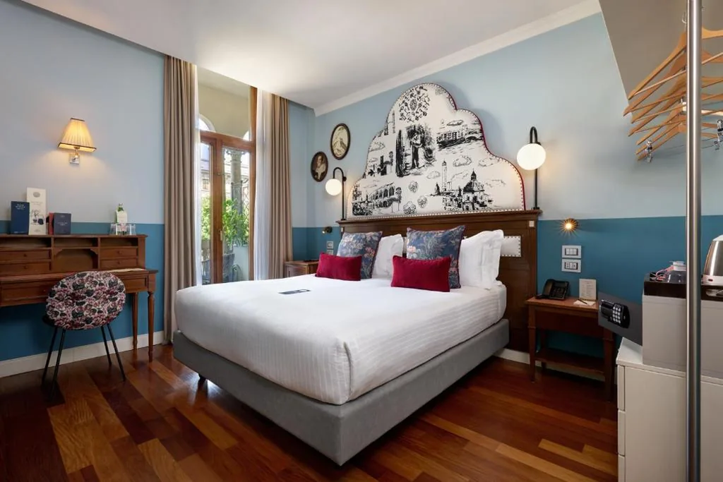 Standard Queen Room with Balcony — Hotel Indigo Verona – Grand Hotel Des Arts by IHG