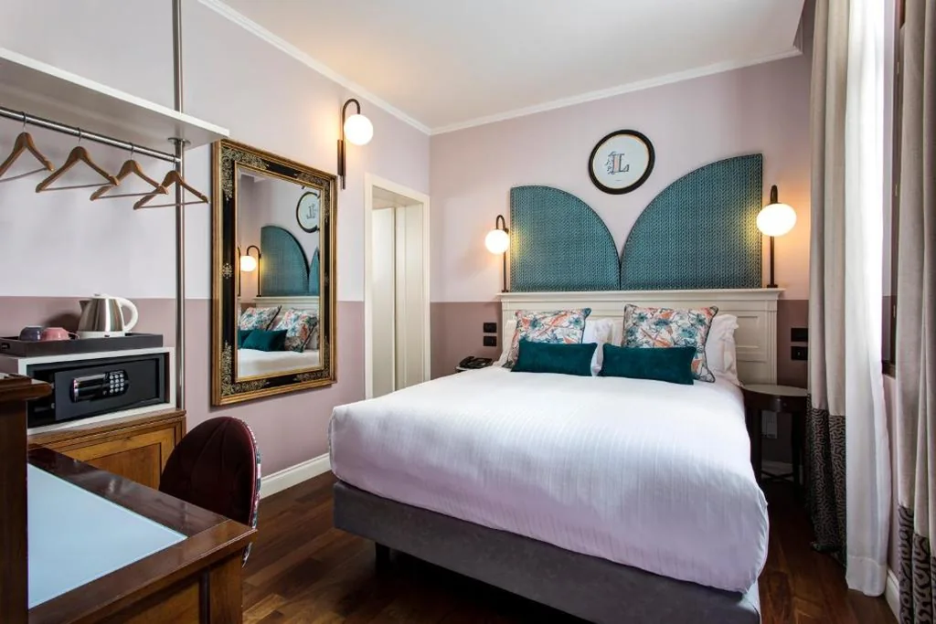 Standard Queen Room — Hotel Indigo Verona – Grand Hotel Des Arts by IHG