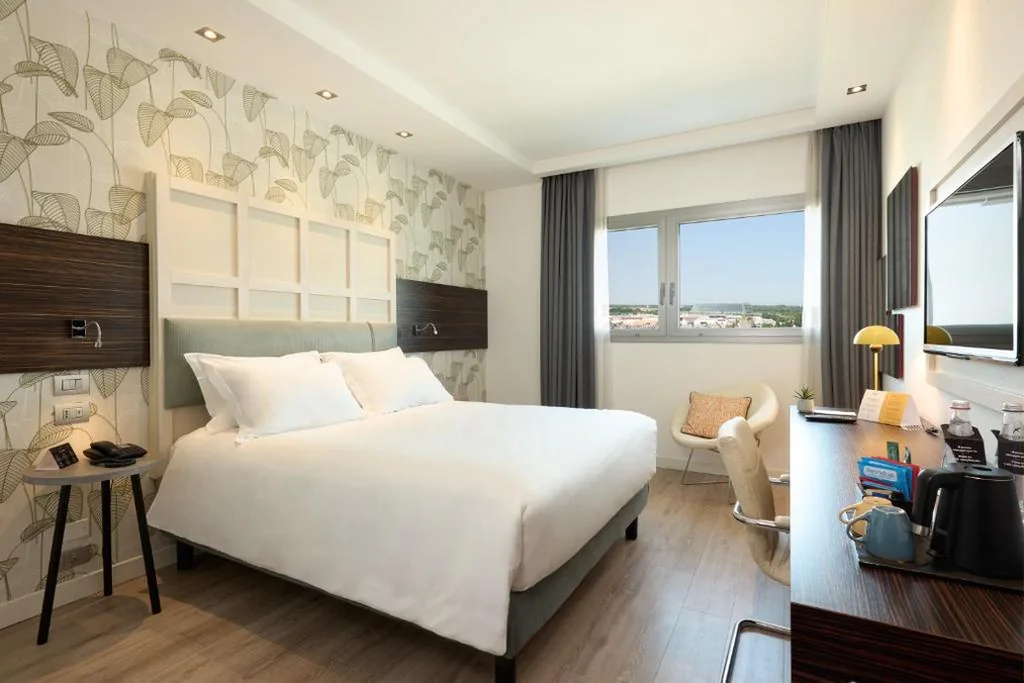 Standard Queen Room — voco Venice Mestre – The Quid by IHG