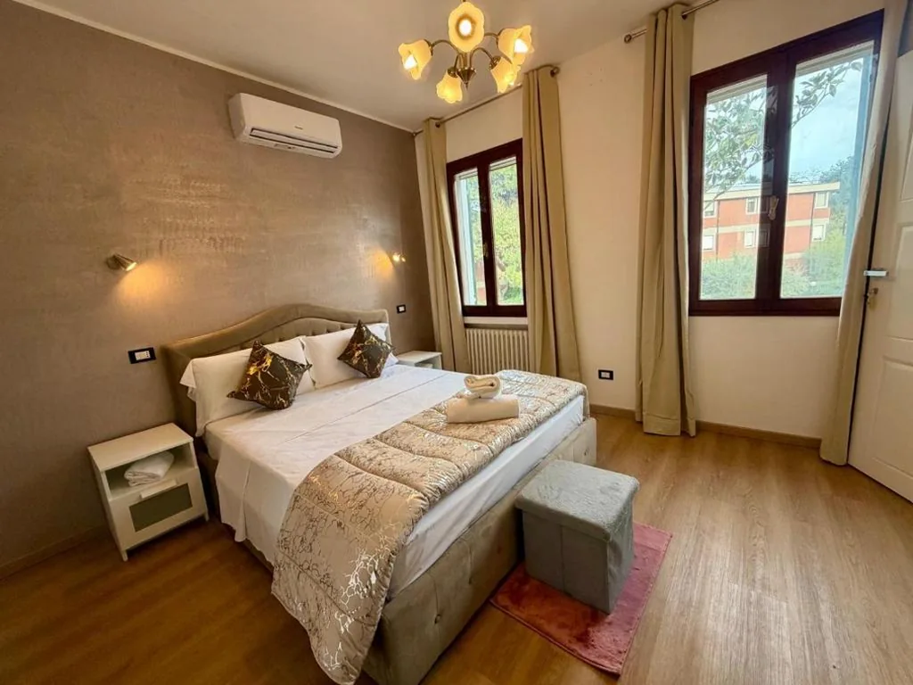 Queen Room — venice star villa