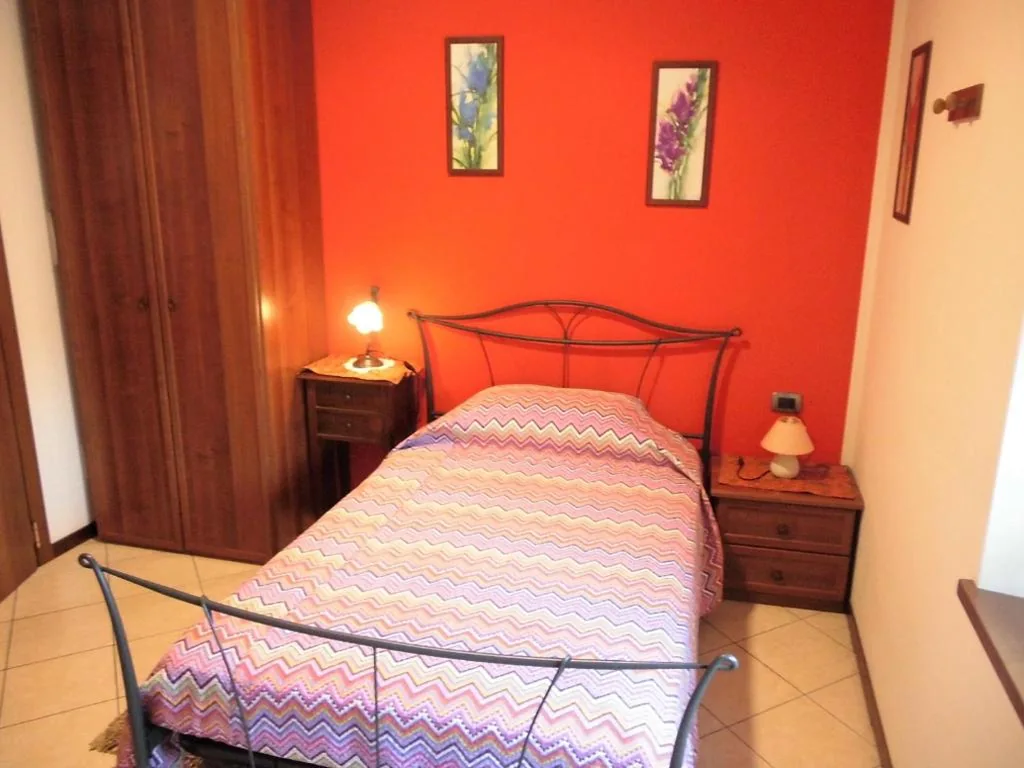 Large Single Room — BorgoAntico Affittacamere