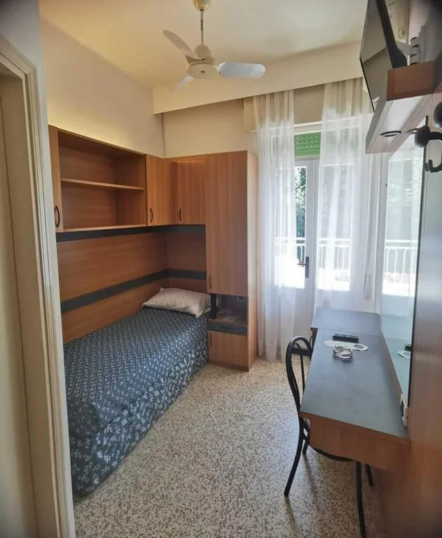 Basic Single Room — Hotel Valdor