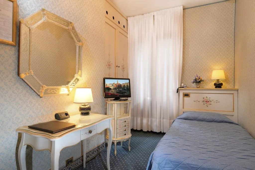 Classic Single Room - Non-Smoking — Hotel Rialto