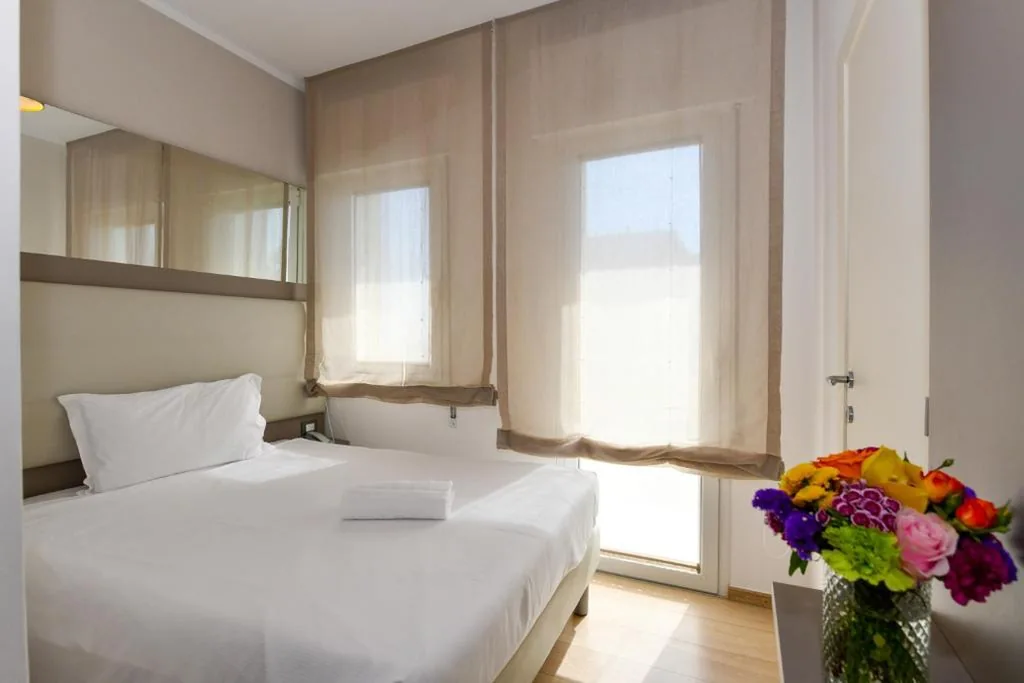 Camera Singola Comfort con Balcone e Vista Mare Laterale — Hotel Delle Mimose