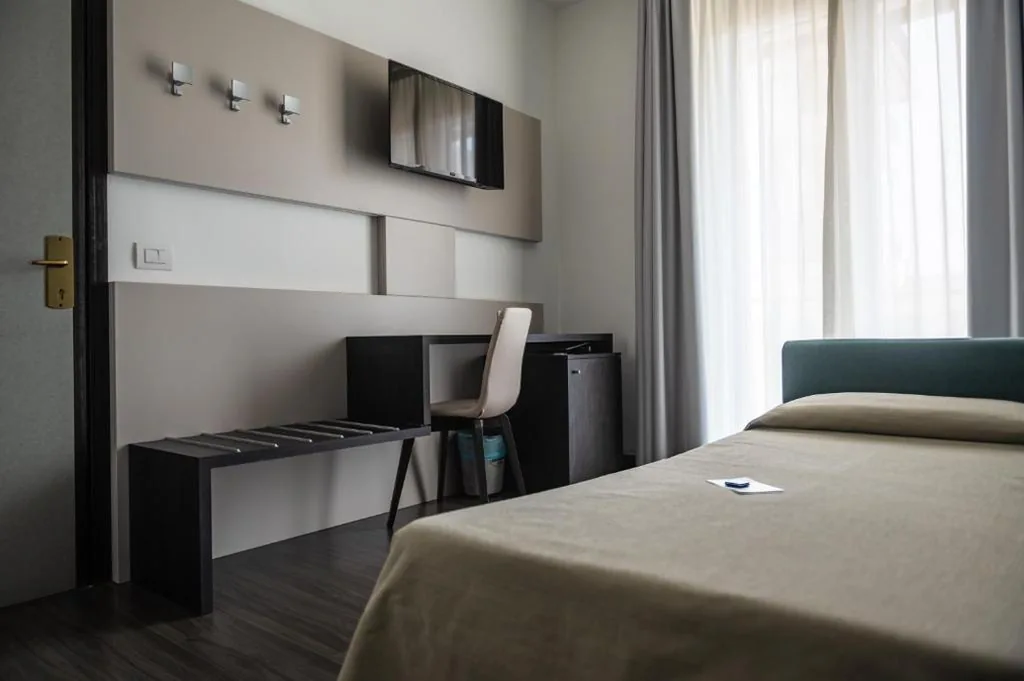 Comfort Single Room with Beach Package — Hotel Europa