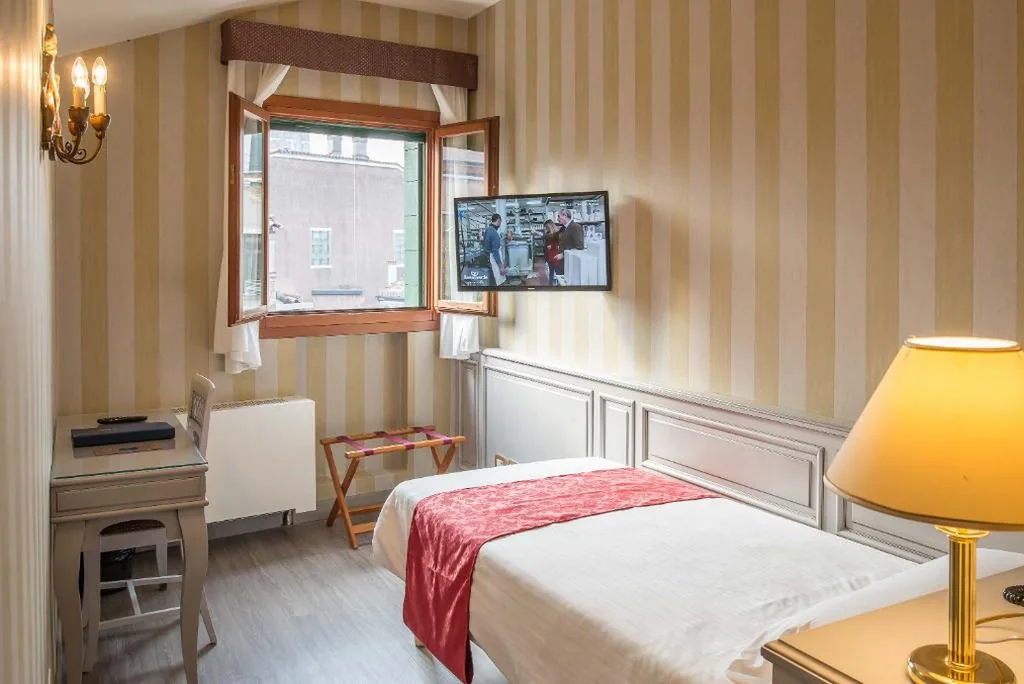 Comfort Single Room — Hotel La Fenice et Des Artistes