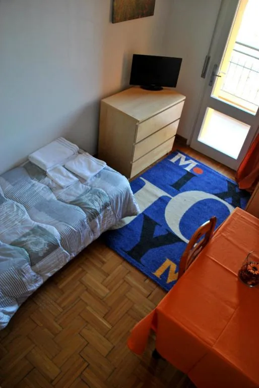 Single Room with Shared Bathroom — Agli Ospedali