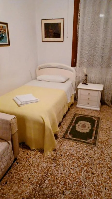 Camera Singola con Bagno in Comune — B&B Exclusive