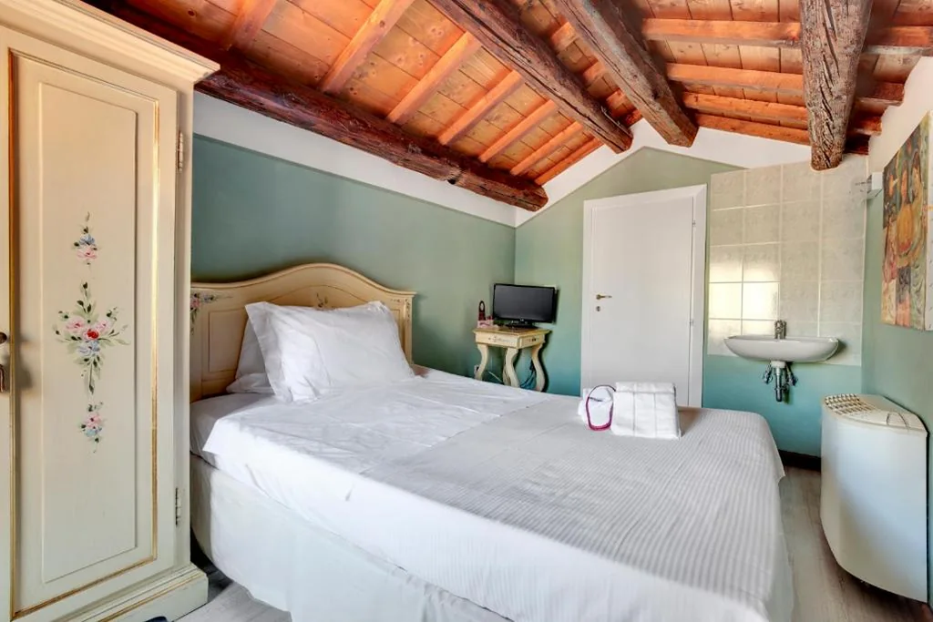 Single Room with Shared Bathroom — Ca’ Riza