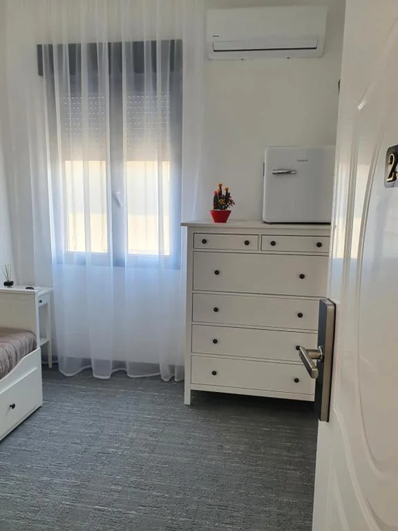 Camera Singola con Bagno in Comune — Camere Fiera Verona – CasaNostra