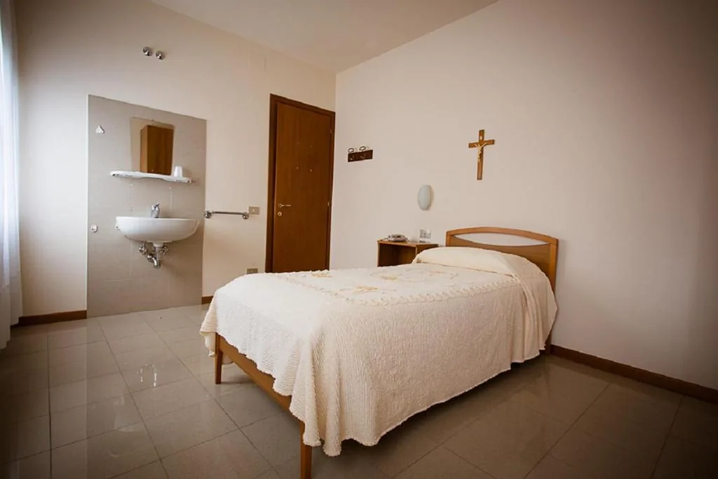Camera Singola con Bagno in Comune — Casa Caburlotto