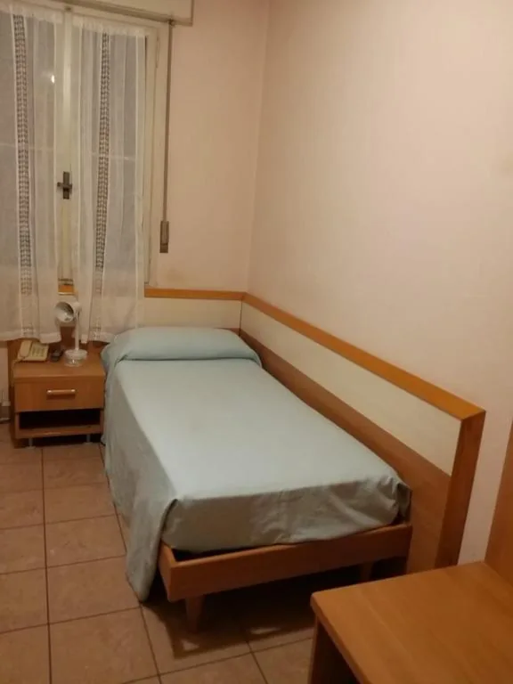 Camera Singola con Bagno in Comune — Hotel Amba Alagi