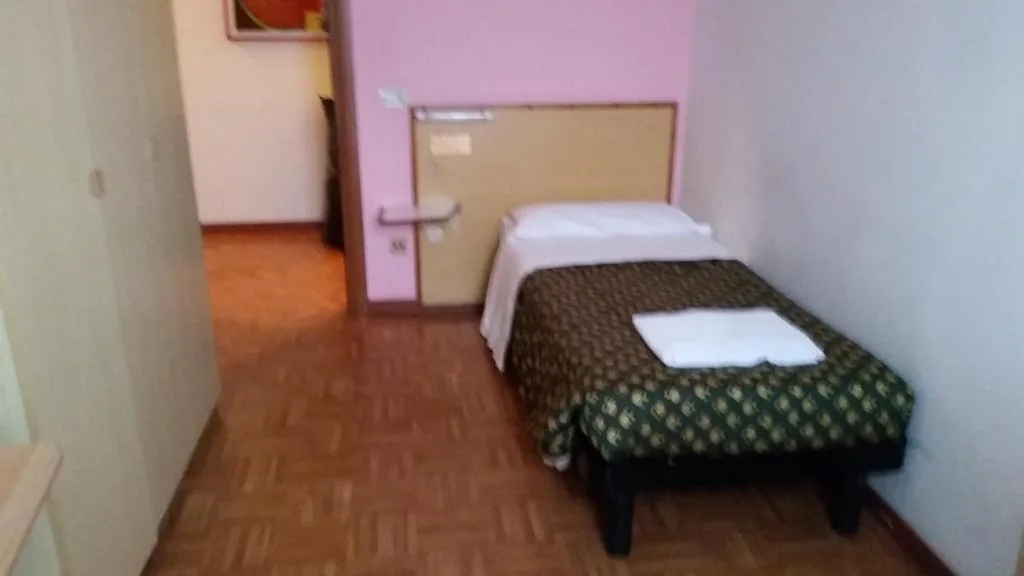Camera Singola con Bagno in Comune — Hotel Giovannina