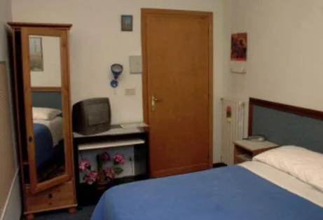 Single Room with Private Bathroom — Albergo Junior