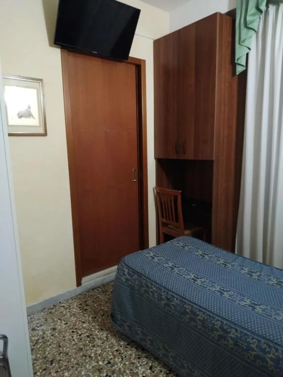 Camera Singola con Bagno Privato — Atlantide Hotel