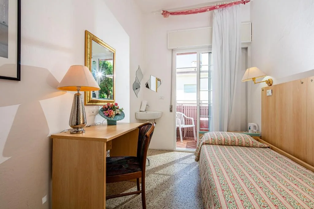 Single Room with External Private Bathroom — Hotel Marco Polo