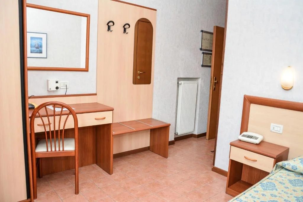 Camera Singola con Bagno Privato — Hotel Florida