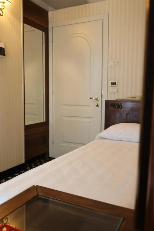 Camera Singola con Bagno Privato — Hotel Ristorante Ca’ Nova
