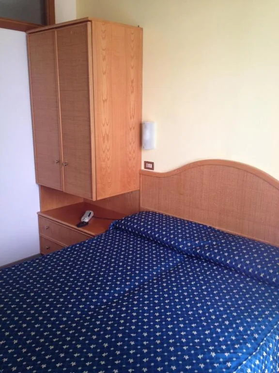 Camera Singola con Bagno Privato — Hotel Roma