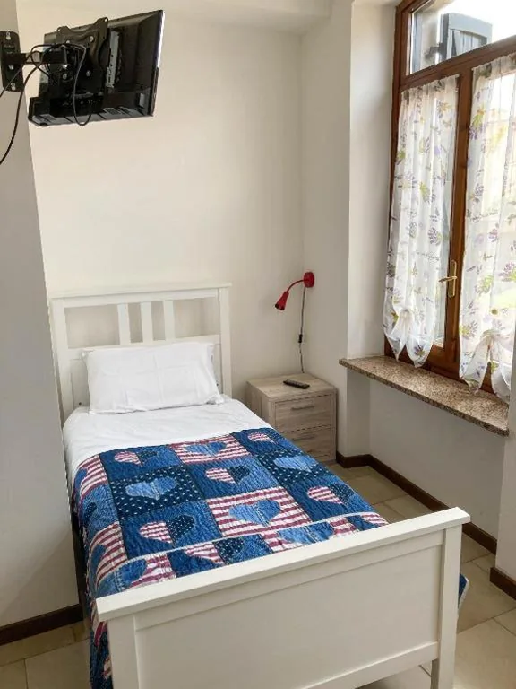 Camera Singola con Bagno Privato — La Costa