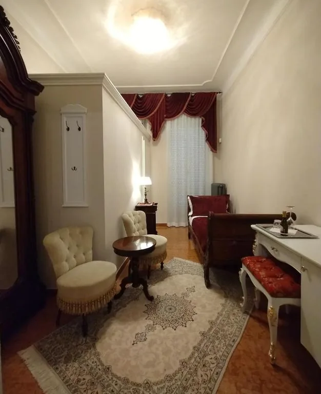 Single Room with Private Bathroom — NOBILI LIBARDI – VILLA BASEVI