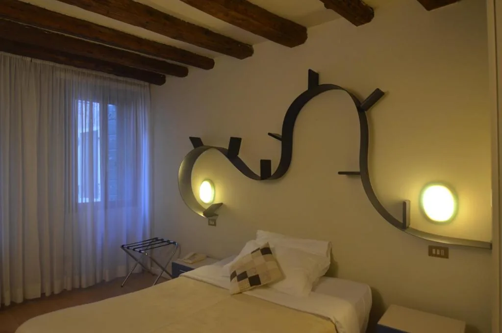 Single Room with Private Bathroom — Piccolo Tiepolo