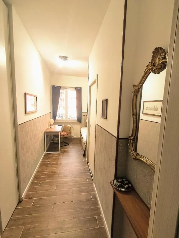 Single Room with Private Bathroom — Posada Verona Hedge