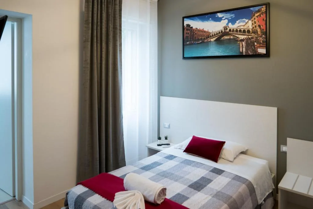Camera Singola con Bagno Privato — Venice Rooms
