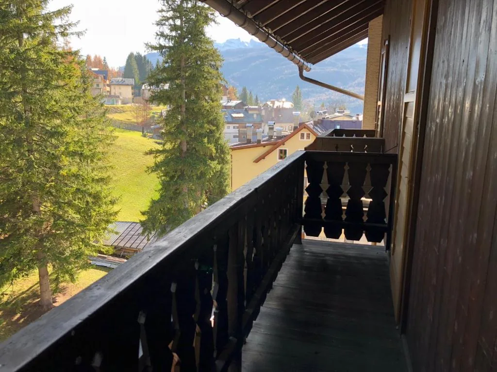 Single Room with Balcony and Forest View — Hotel Majoni
