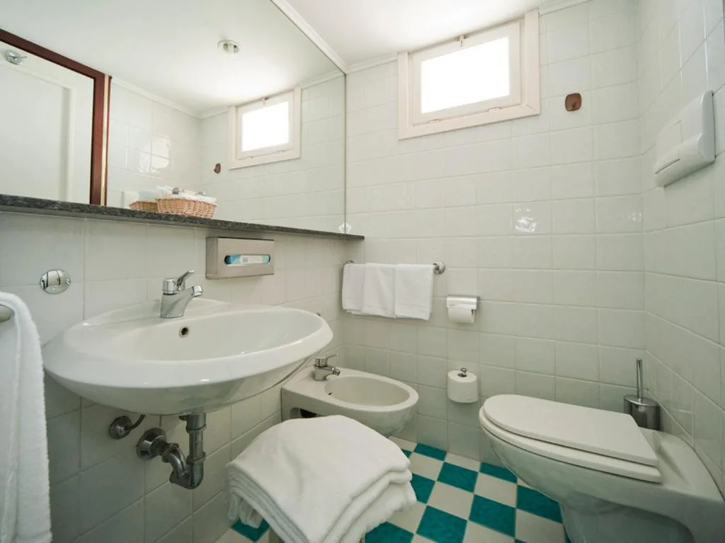 Camera Singola con Balcone e Vista Mare Parziale — Hotel Beny