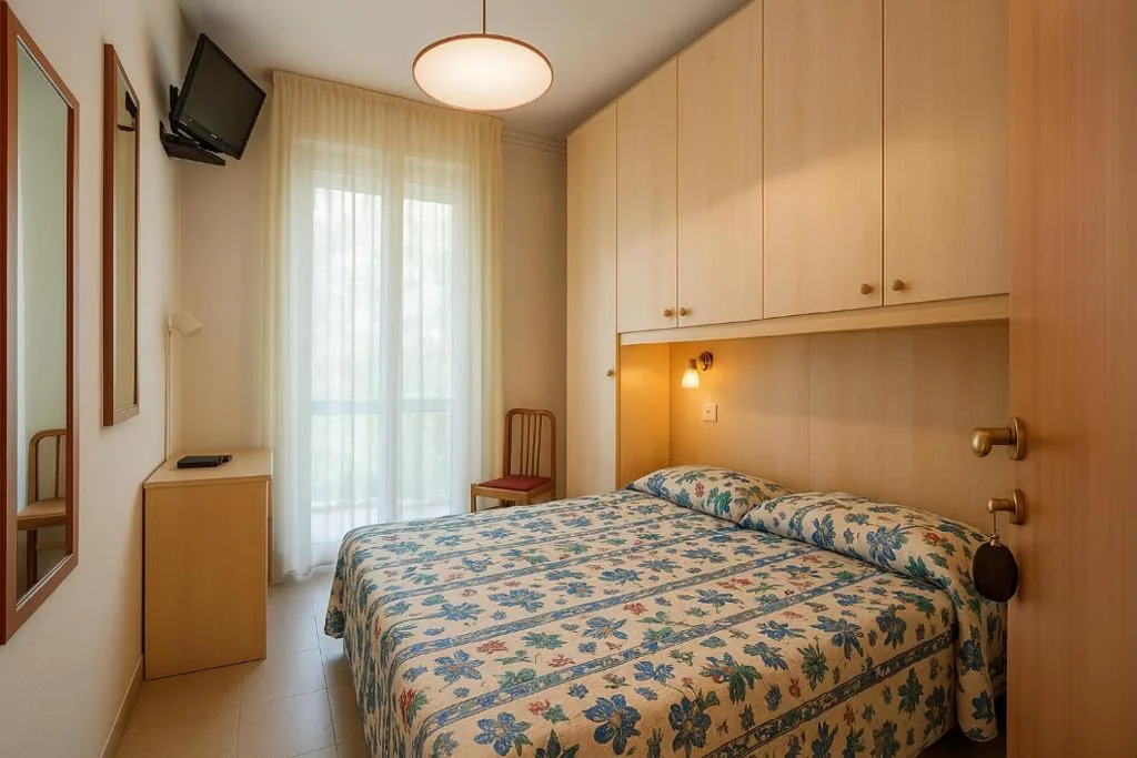 Single Room with Balcony and Partial Sea View — Hotel Villa Maria