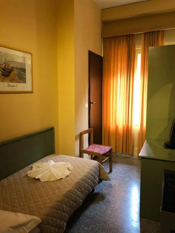 Single Room with Balcony — Hotel AMALFI & Restaurant Karaoke Bar