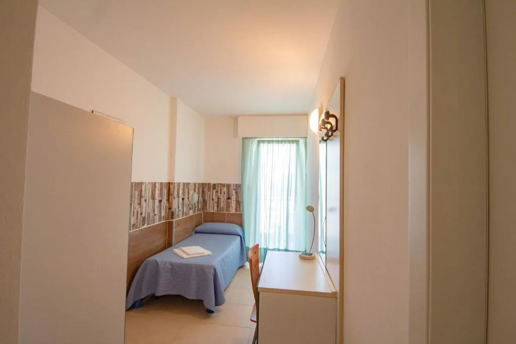 Camera Singola con Balcone — Hotel Ambra