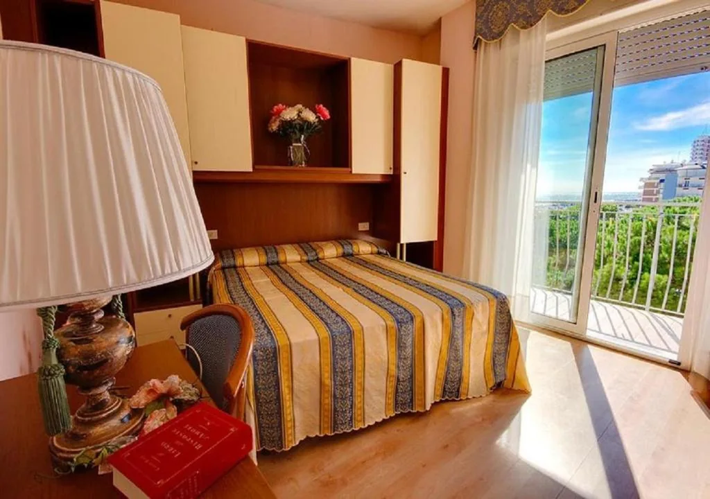 Single Room with Balcony — Hotel Jet