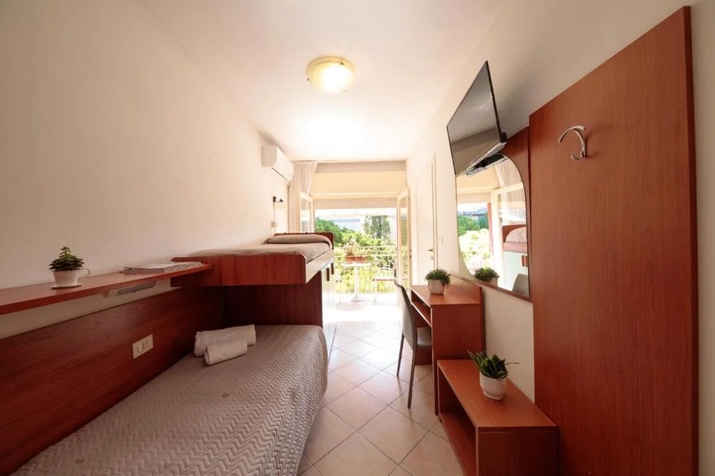 Single Room with Balcony — Hotel Madison