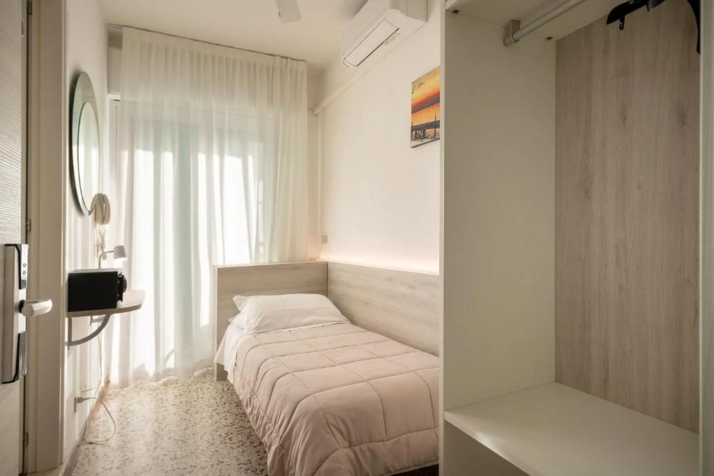Camera Singola con Balcone — Hotel Sanremo