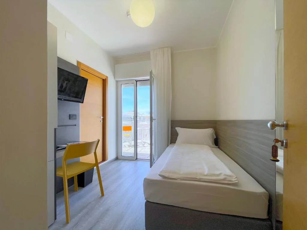 Camera Singola con Balcone — Hotel Universal